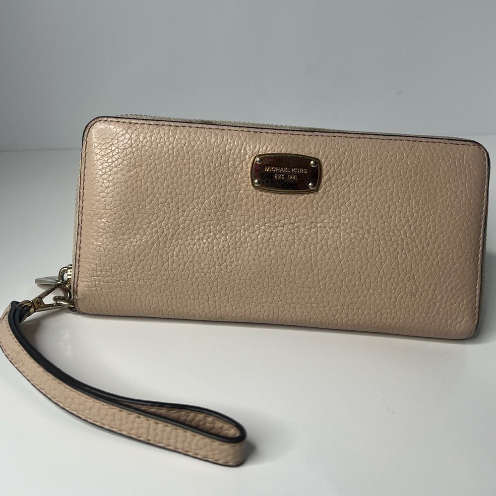 Michael Kors Jet Set Continental Tan Leather Long Zip Around Wallet/Wristlet 💕‎